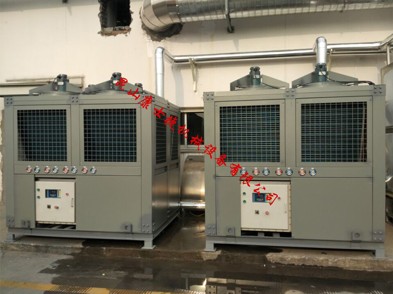 化工行業(yè)用風冷防爆冷水機現(xiàn)場
